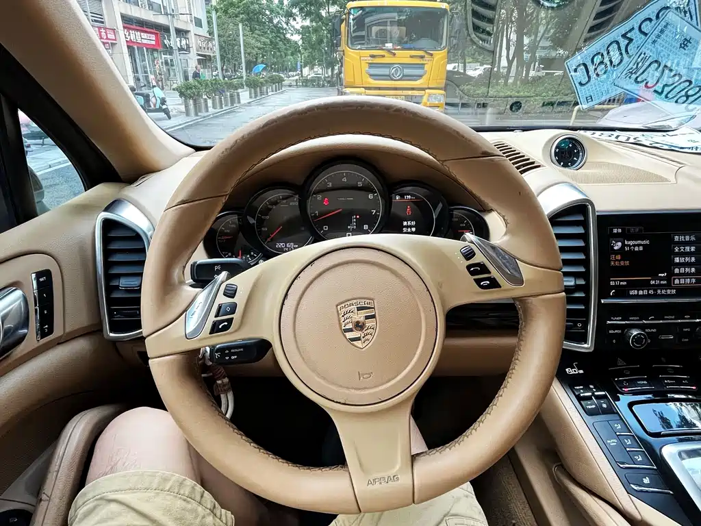 Porsche Cayenne — миниатюра 12