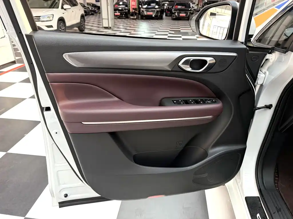 GAC Motor Trumpchi M6 — миниатюра 5