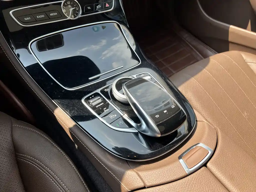 Mercedes-Benz E-Class — миниатюра 11