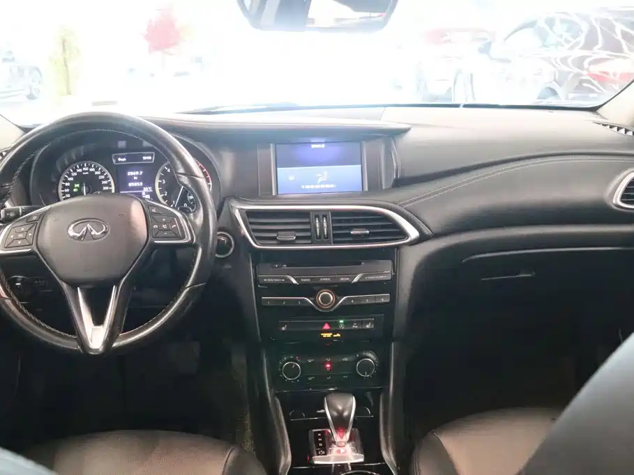 Infiniti QX30 — миниатюра 5