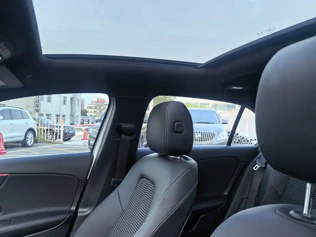 Mercedes-Benz A-Class (Import) — миниатюра 10