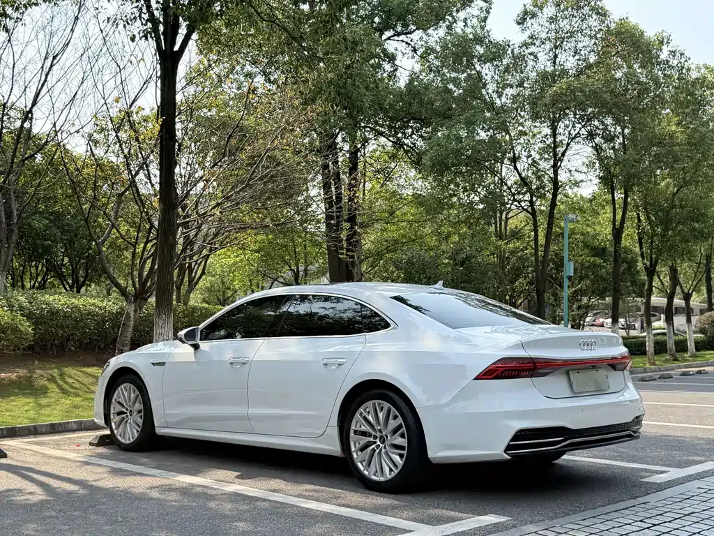 Audi A7L — миниатюра 8
