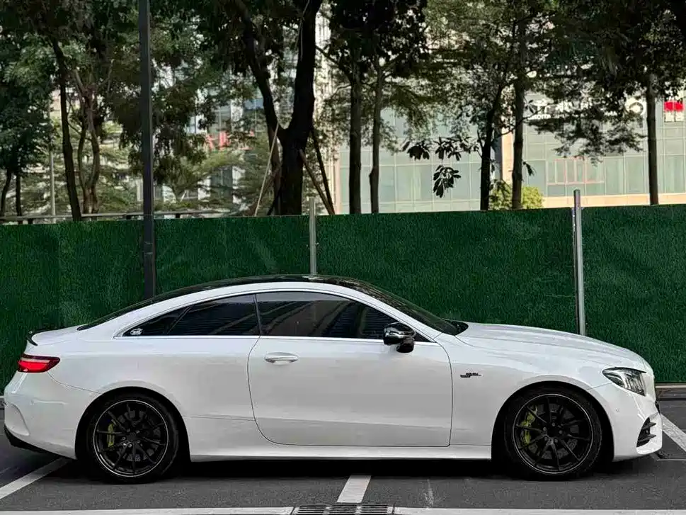 MERCEDES-BENZ E CLASS