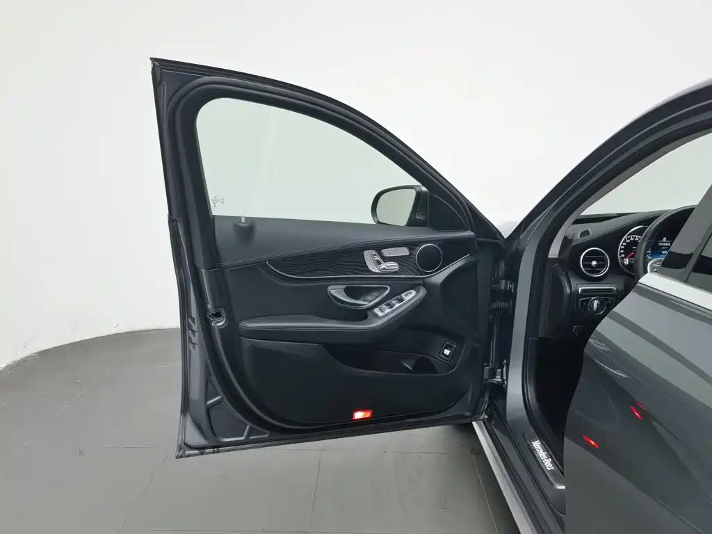 Mercedes-Benz C-Class — миниатюра 8
