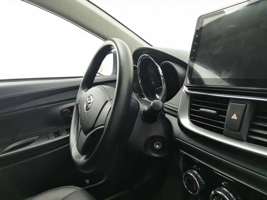 Toyota Yaris L — миниатюра 22