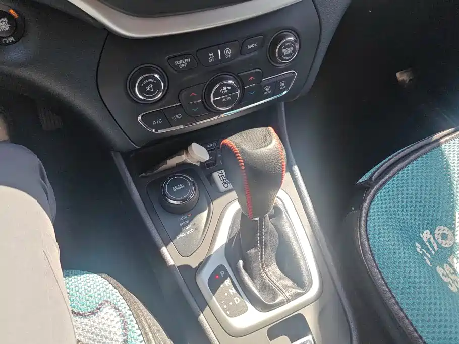 Jeep Cherokee — миниатюра 16