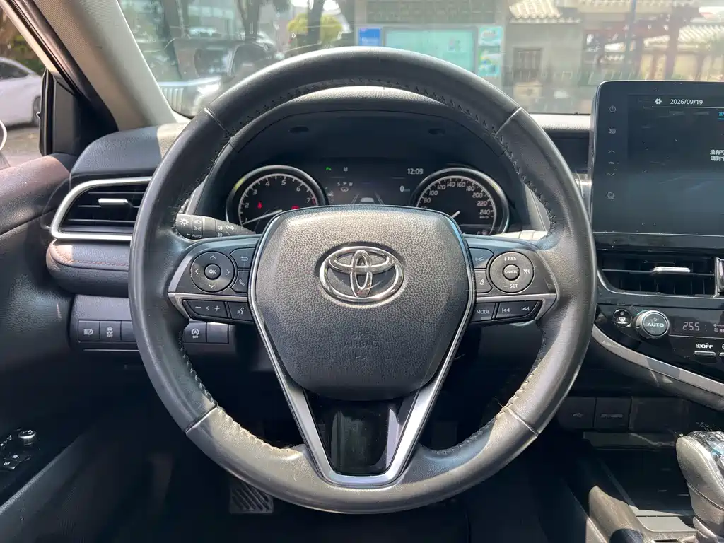 Toyota Camry — миниатюра 9