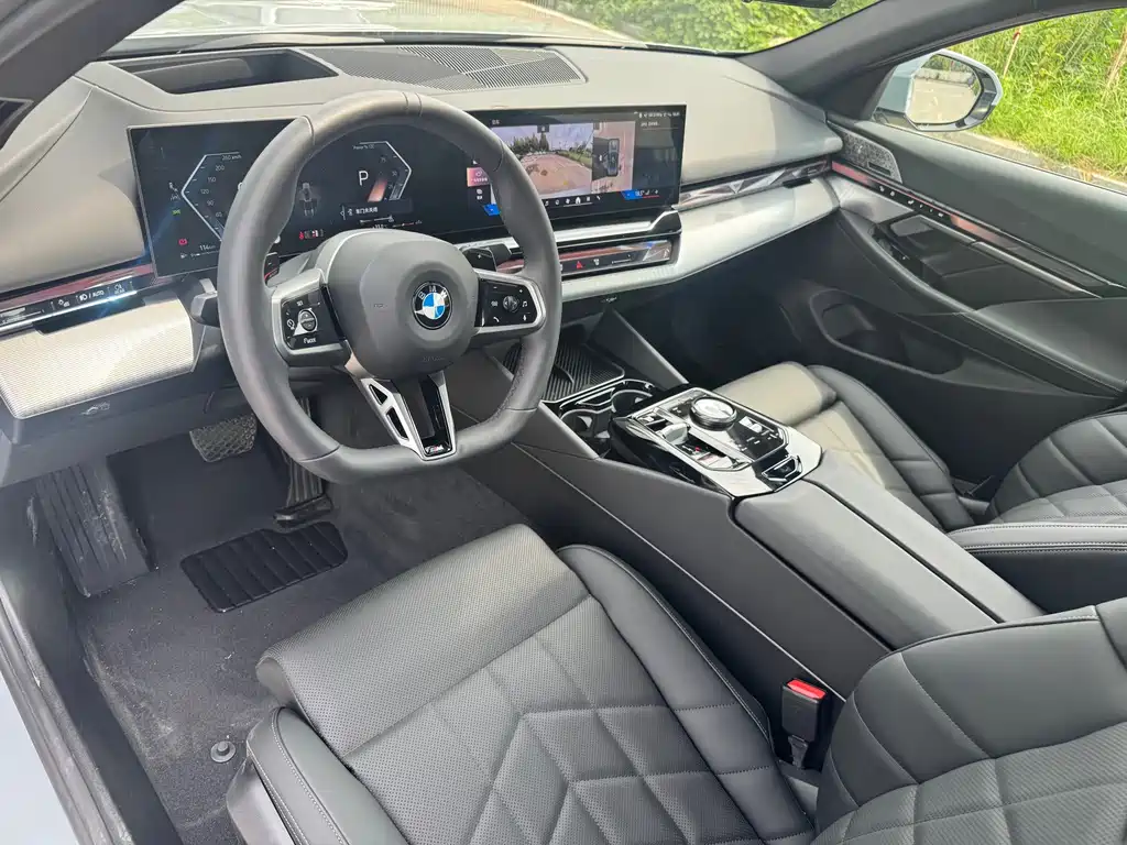 Заказать BMW 5 Series (Import) 2026 года за 7 865 163 ₽  из Китая