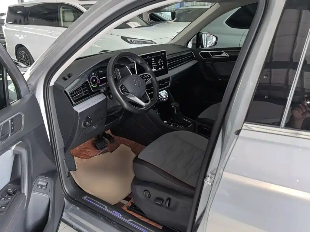 Volkswagen Tiguan L PHEV — миниатюра 16