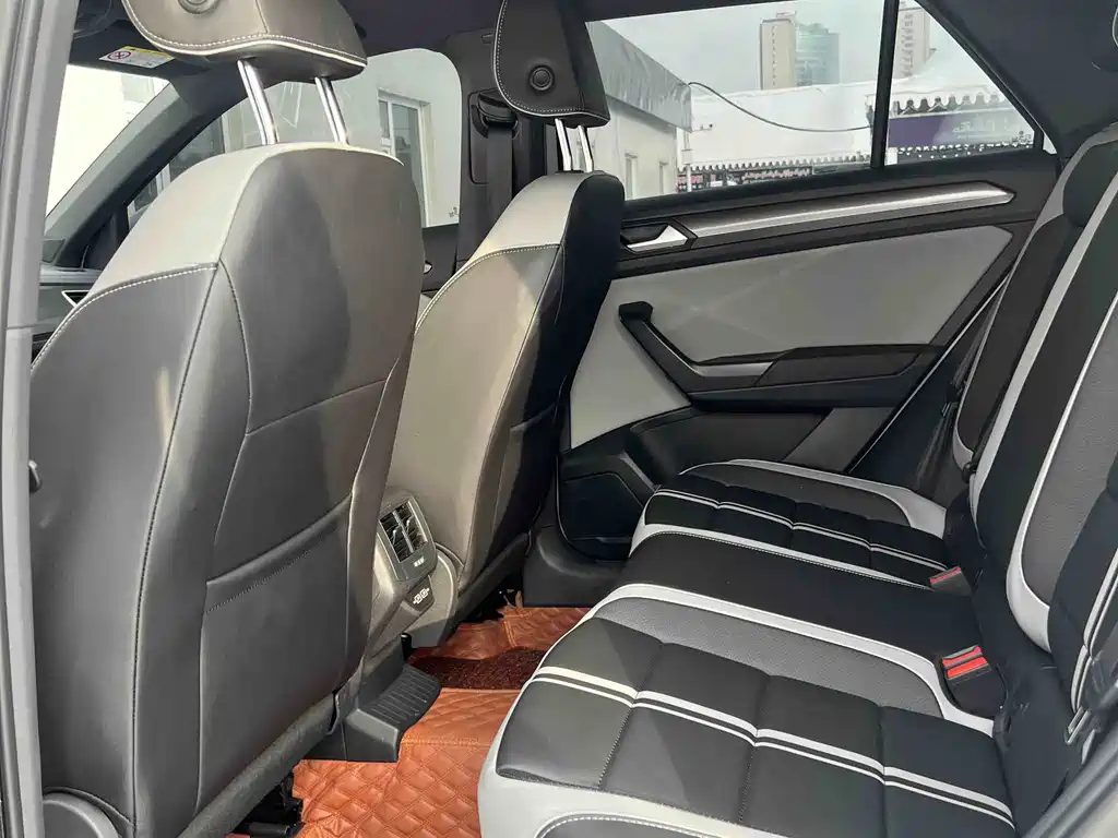 VOLKSWAGEN T ROC EXPLORING SONGS