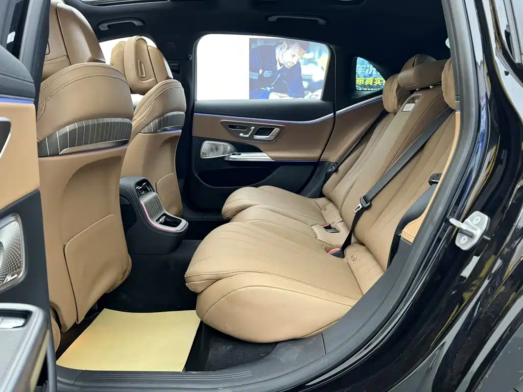 Mercedes-Benz E-Class — миниатюра 21