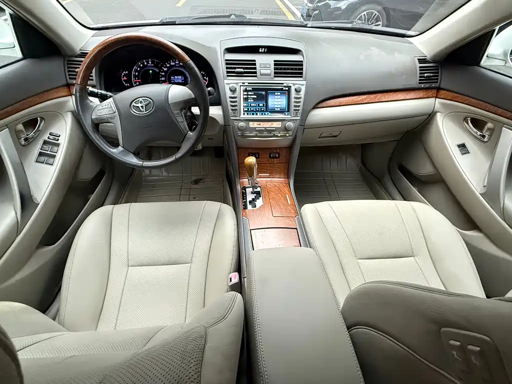Toyota Camry — миниатюра 6