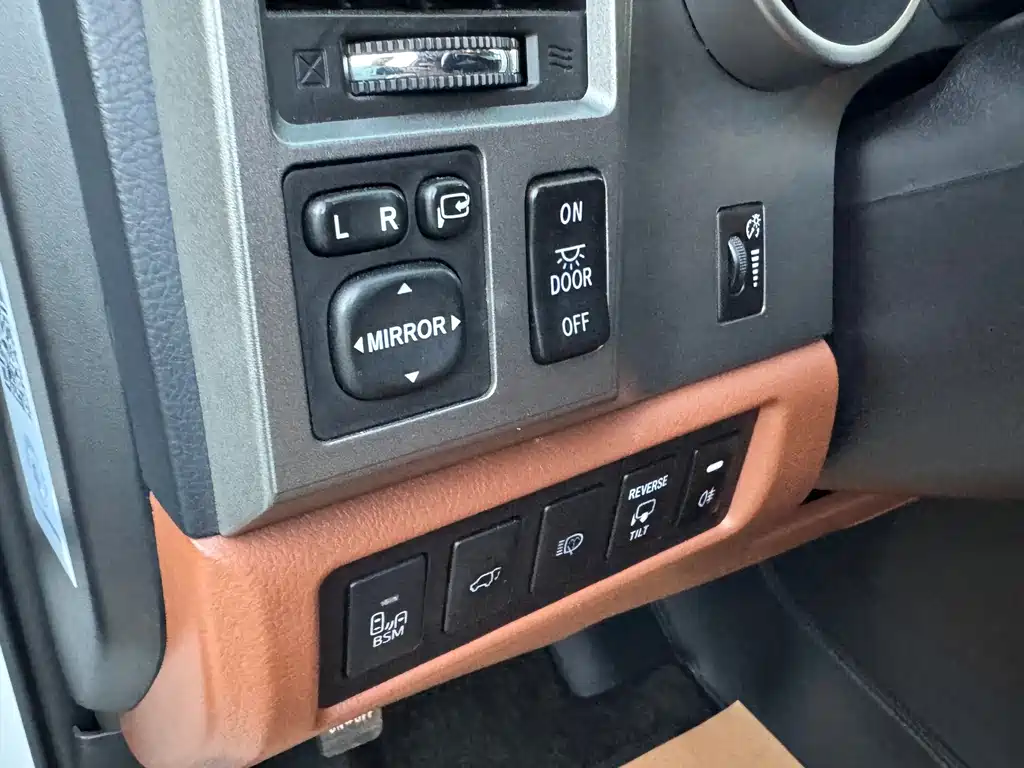 Toyota Sequoia — миниатюра 16