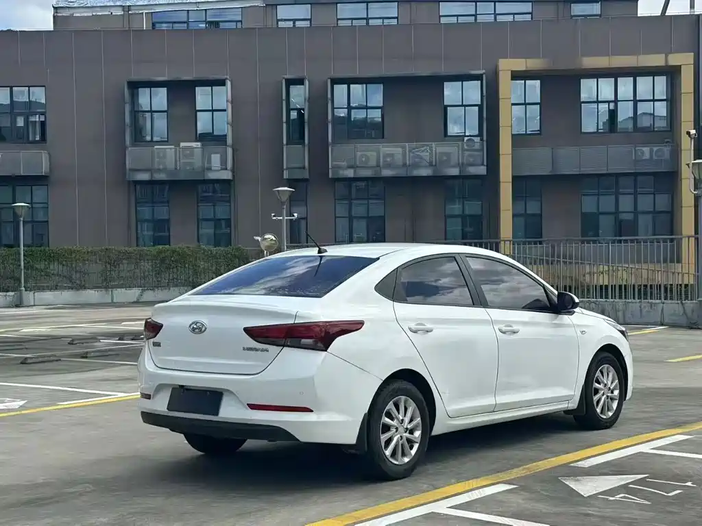 Hyundai Verna — миниатюра 7