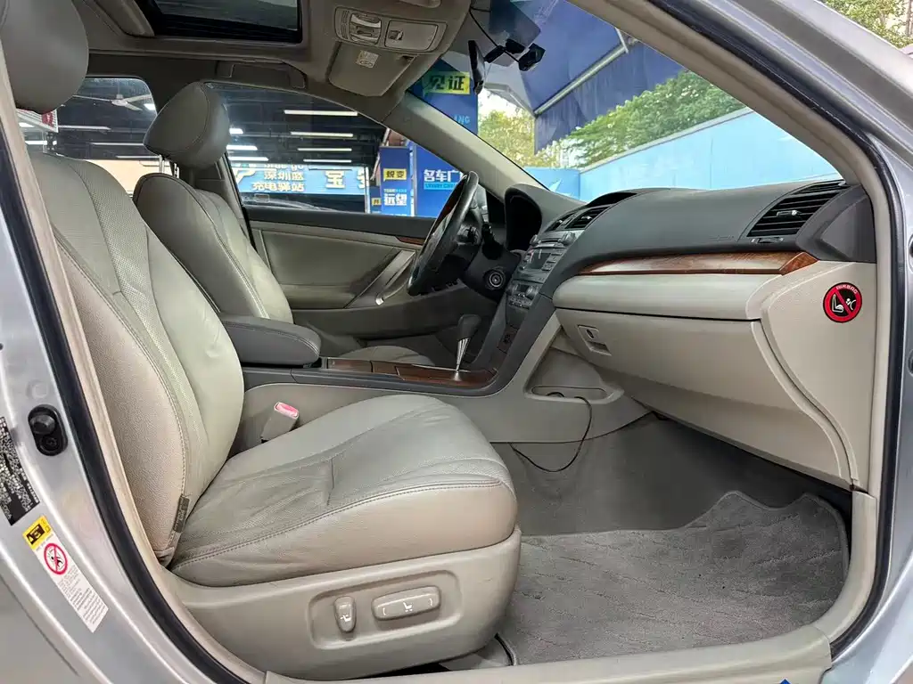 Toyota Camry — миниатюра 6
