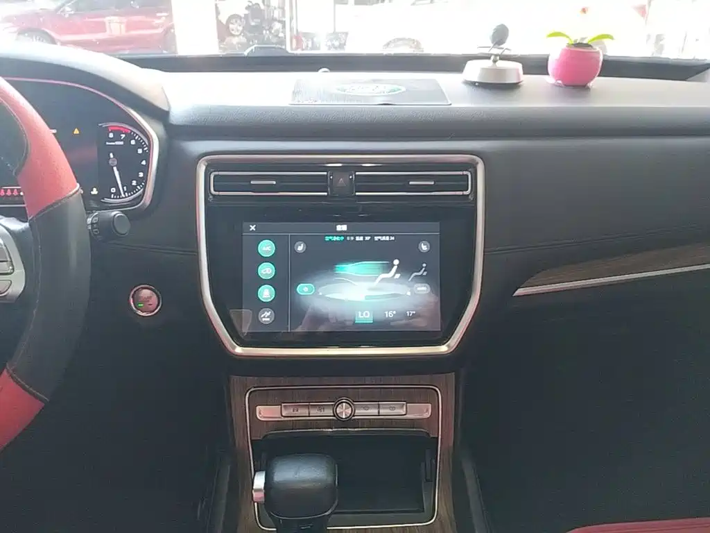 Roewe RX8 — миниатюра 13