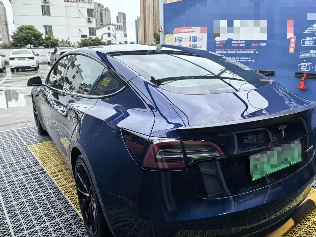 Tesla Model 3 — миниатюра 4
