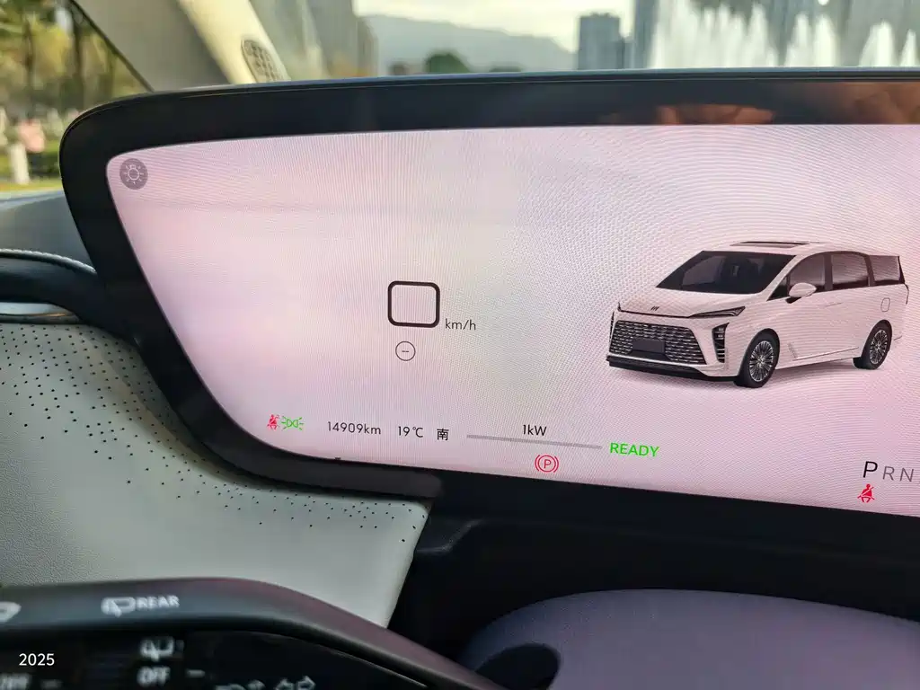 BUICK GL8 NEW ENERGY