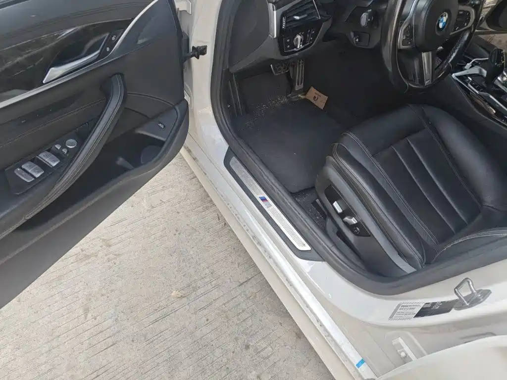 BMW 5 Series — миниатюра 17