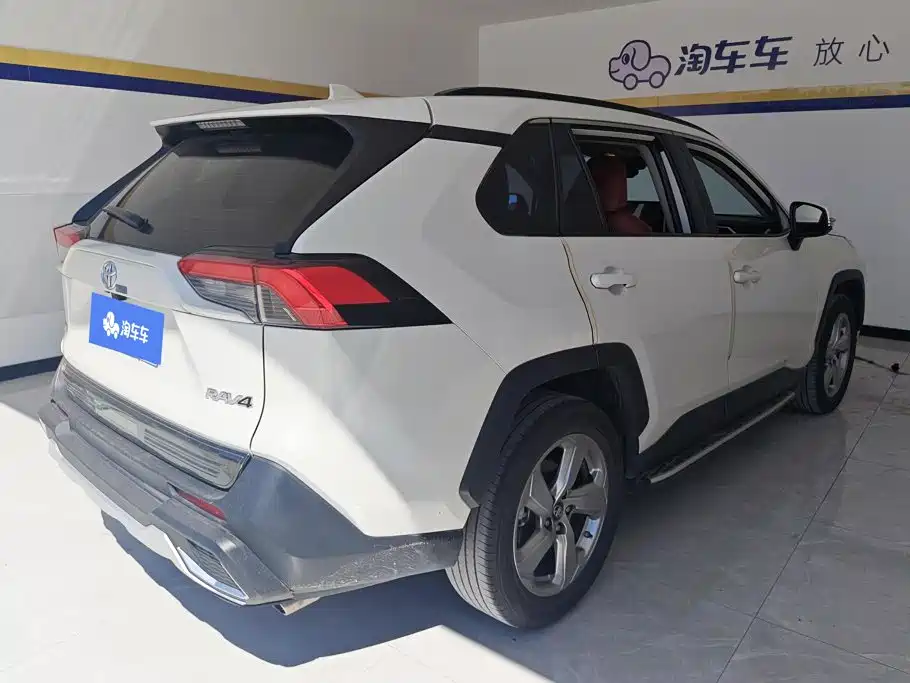 Toyota RAV4 — миниатюра 3