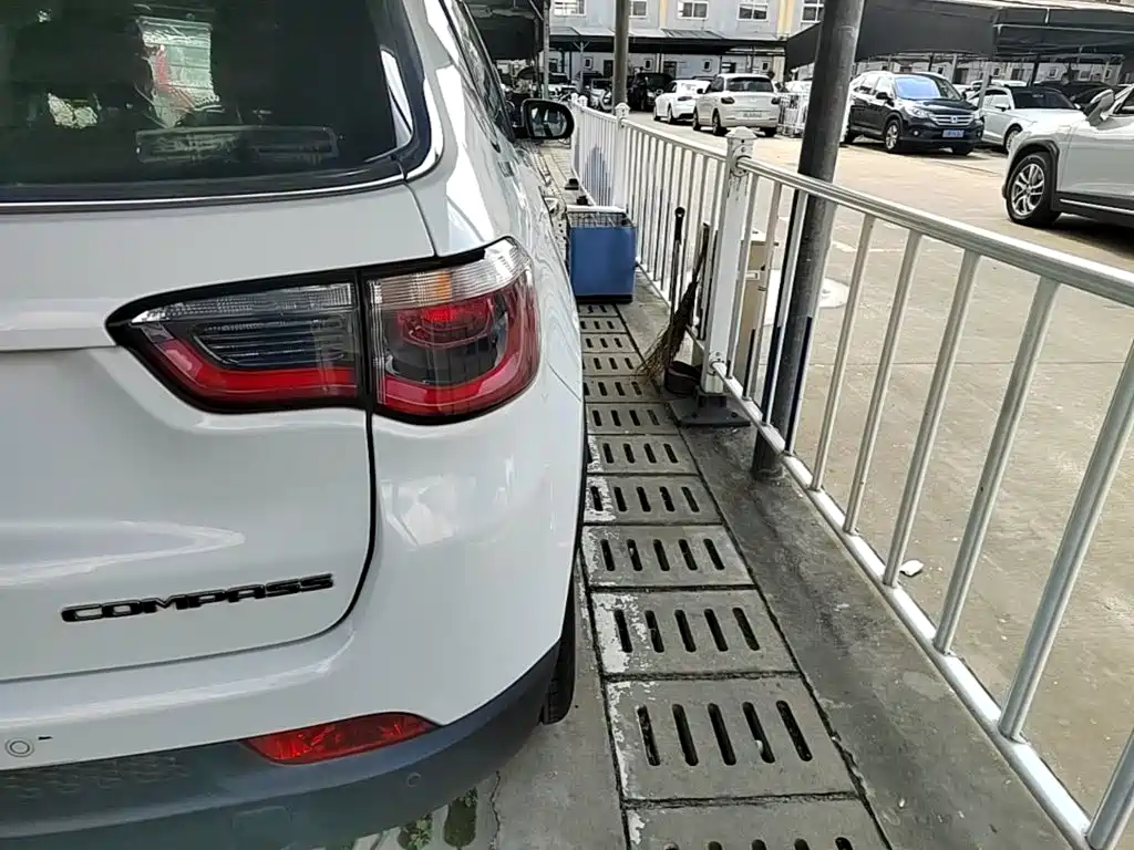 Jeep Compass — миниатюра 8