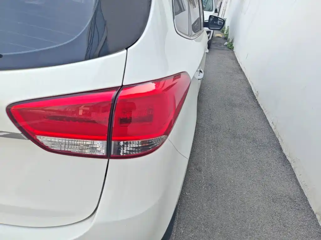 Kia Carens — миниатюра 8