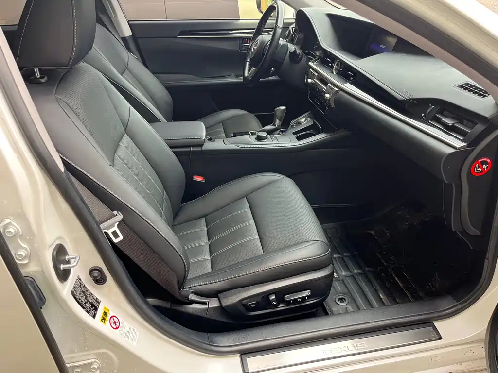 Lexus ES — миниатюра 12