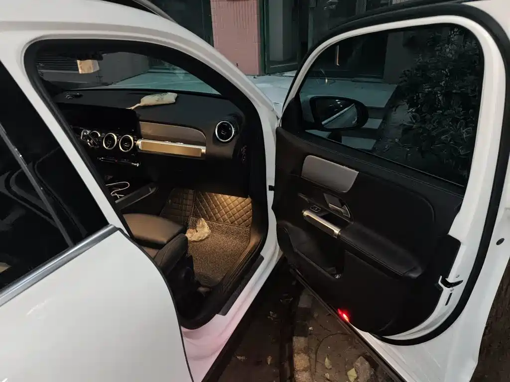 Mercedes-Benz GLB — миниатюра 19