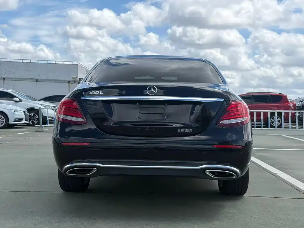 Mercedes-Benz E-Class — миниатюра 5