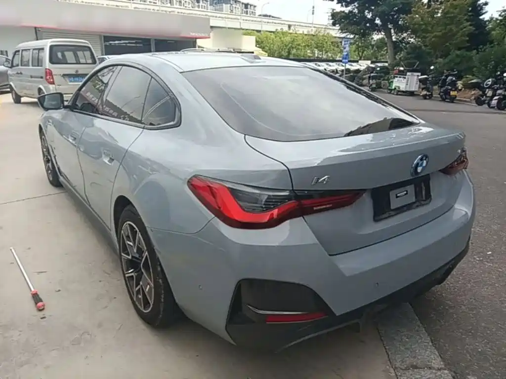 BMW i4 — миниатюра 5