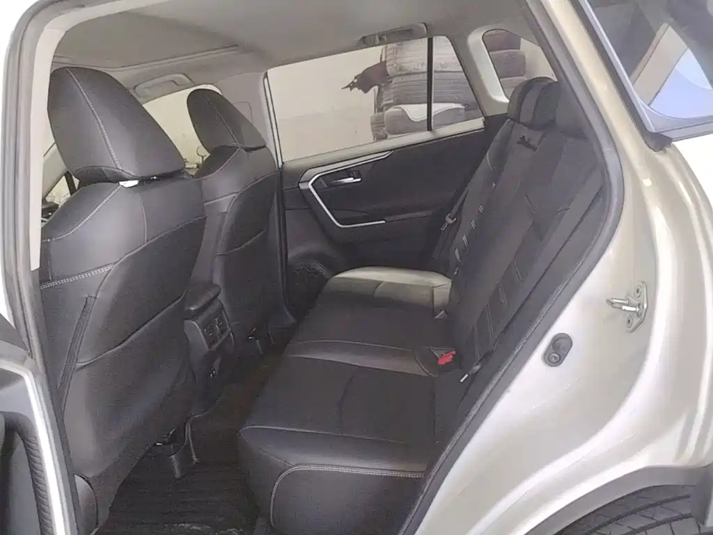 Toyota RAV4 — миниатюра 17