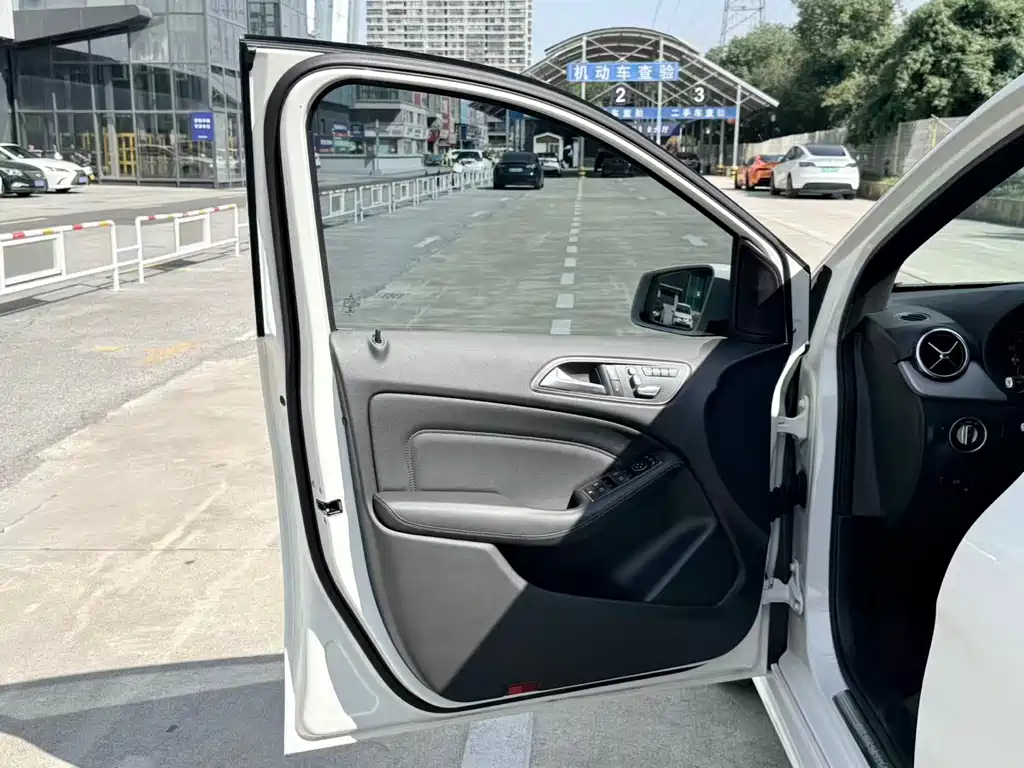 Mercedes-Benz B-Class — миниатюра 5