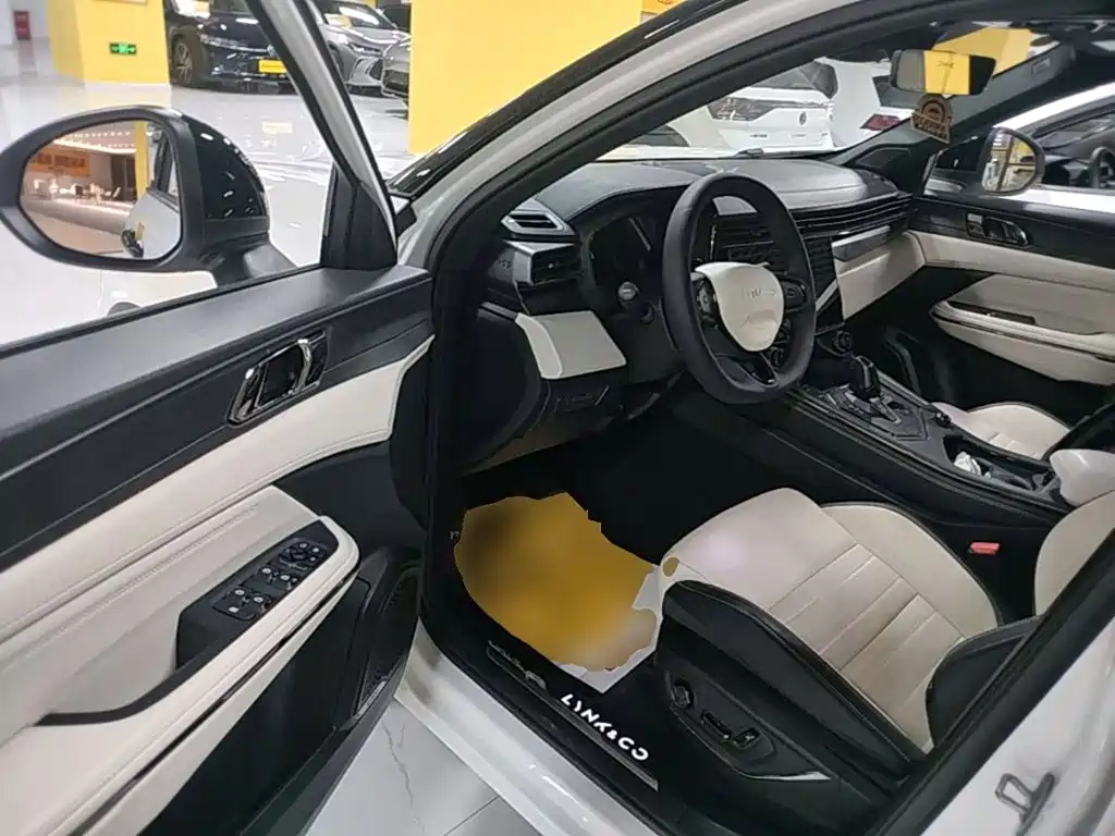 Lynk & Co 01 — миниатюра 21