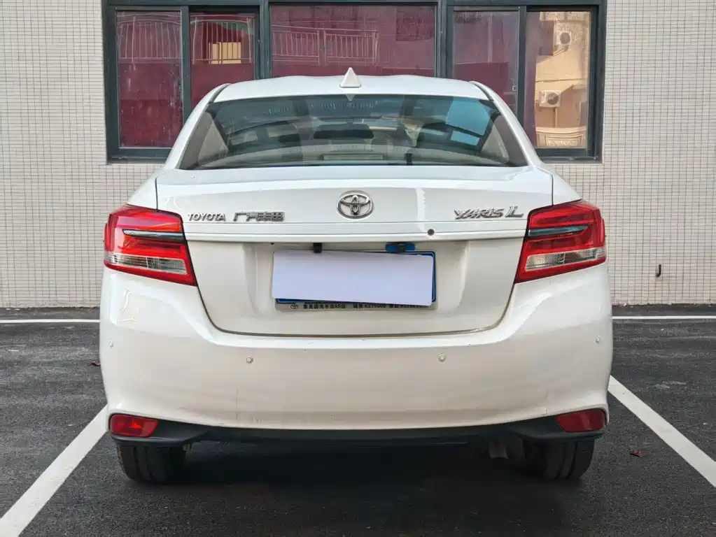 Toyota Yaris L — миниатюра 5
