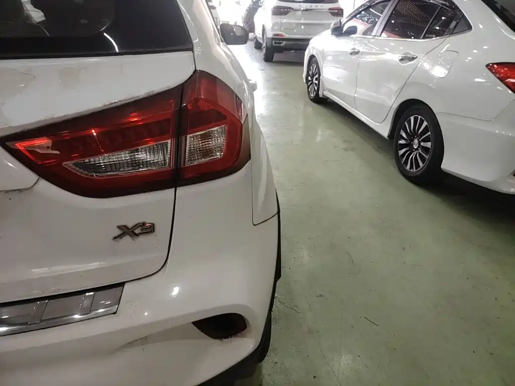 Geely Vision X3 — миниатюра 8