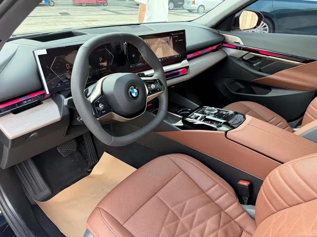BMW 5 Series — миниатюра 9
