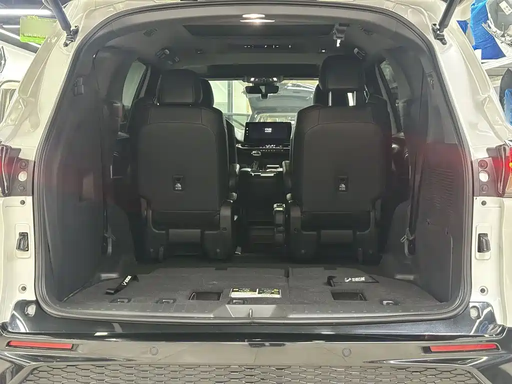 Toyota Granvia — миниатюра 8