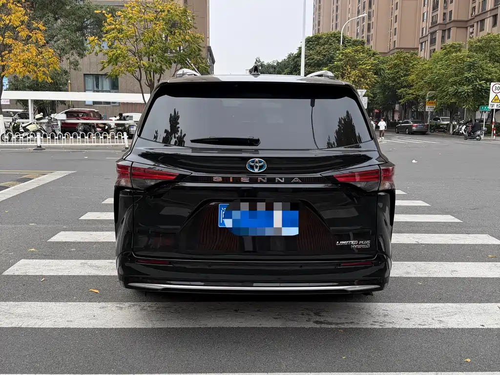 Toyota Sienna 2023 2.5L Luxury