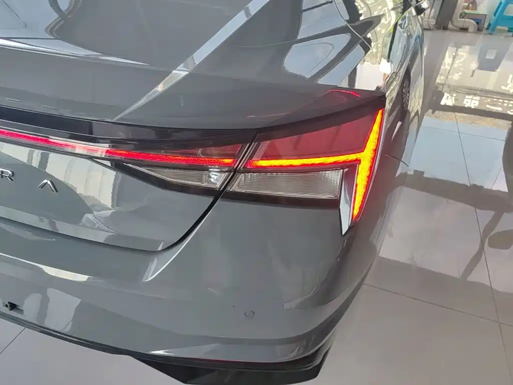Hyundai Elantra — миниатюра 8