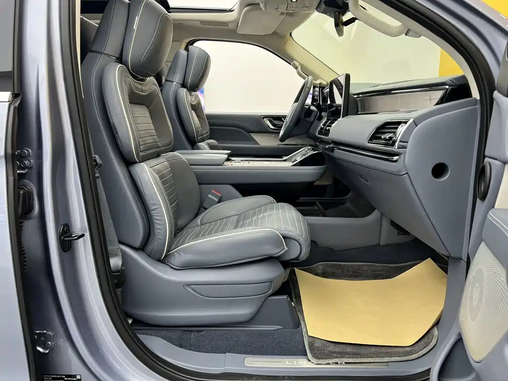 Lincoln Navigator — миниатюра 24