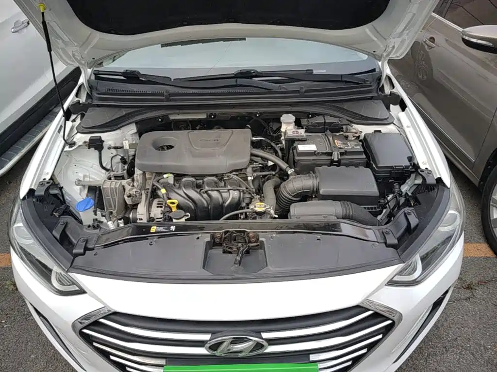 Hyundai Elantra — миниатюра 20