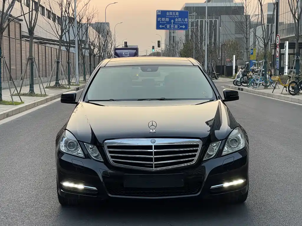 Mercedes-Benz E-Class — миниатюра 2