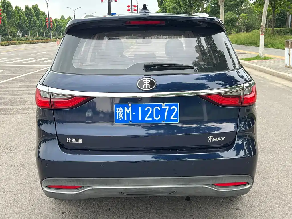 BYD MAX — миниатюра 8
