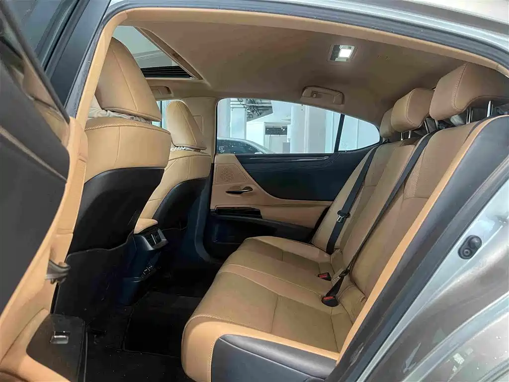 Lexus ES — миниатюра 13