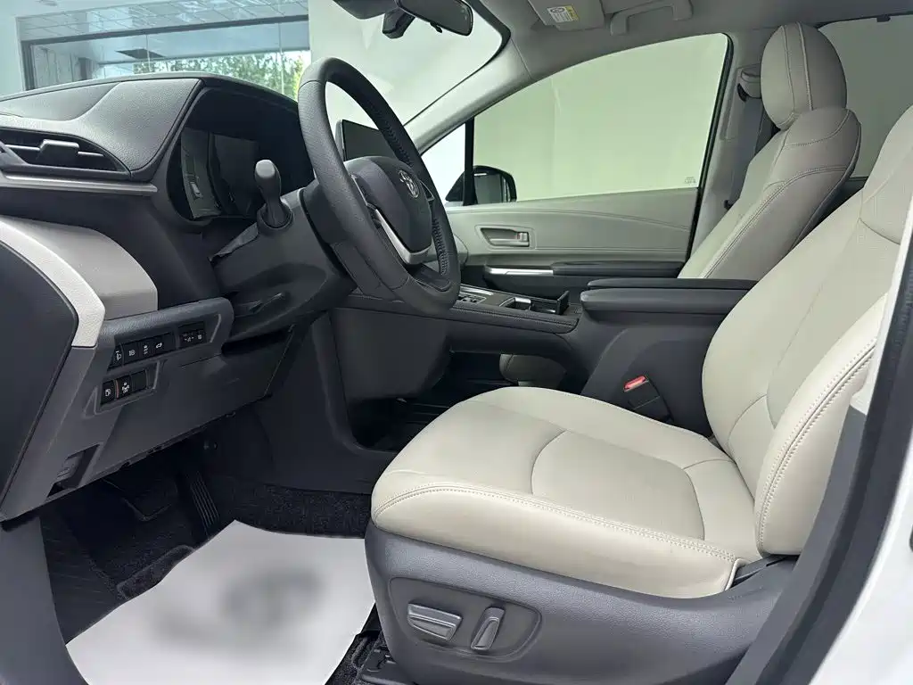 Toyota Sienna — миниатюра 20