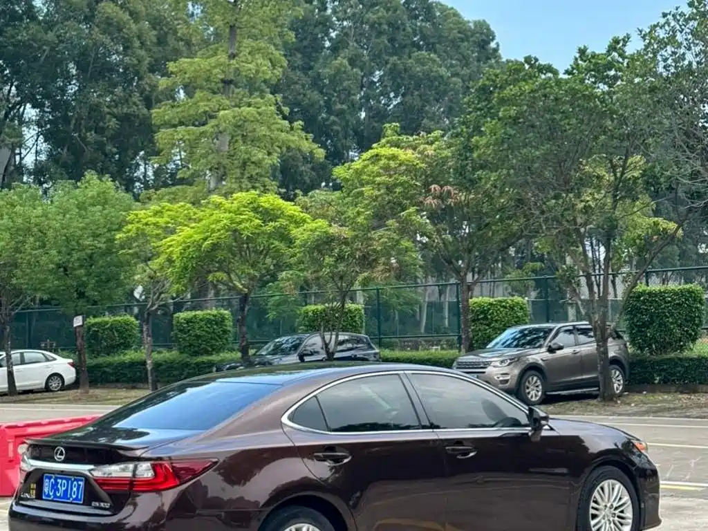 Lexus ES — миниатюра 7