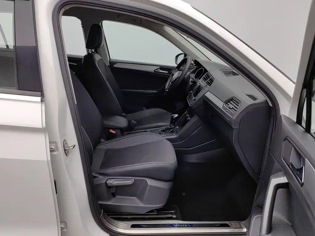 Volkswagen Tiguan L — миниатюра 23