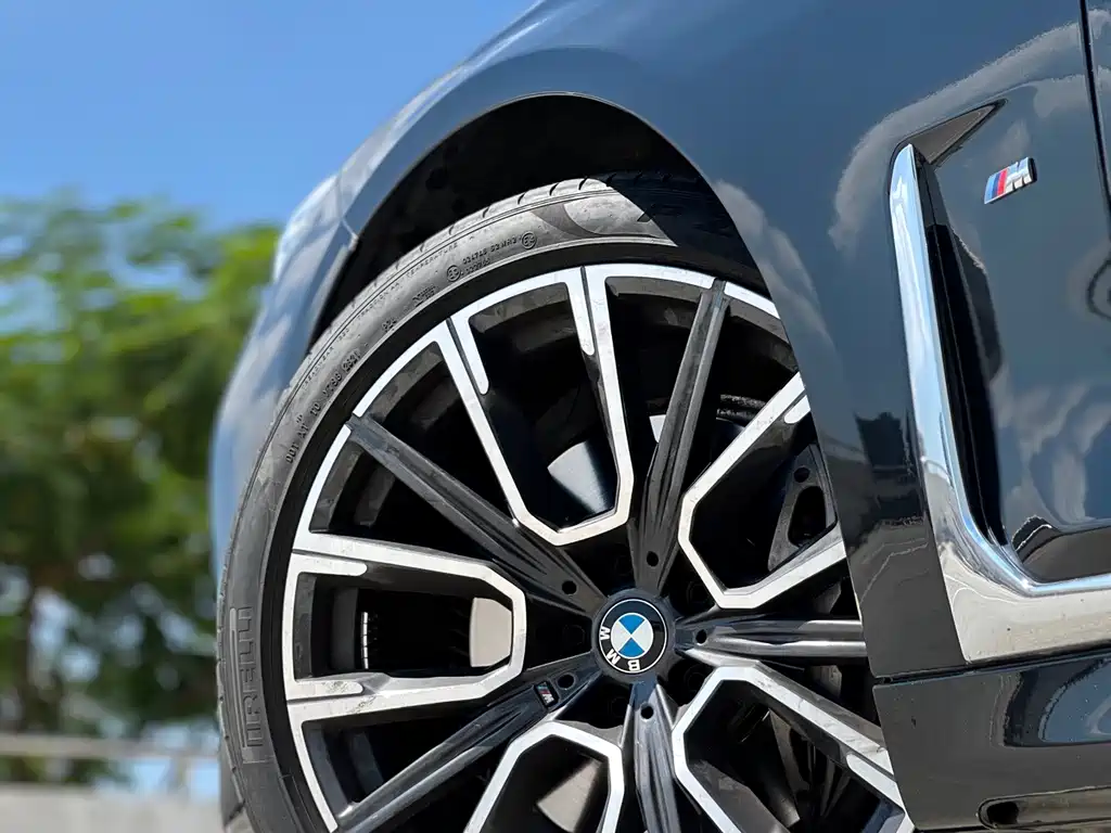 BMW 7 Series — миниатюра 17