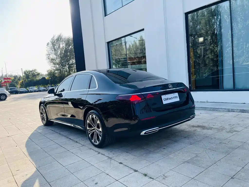 Mercedes-Benz E-Class — миниатюра 4