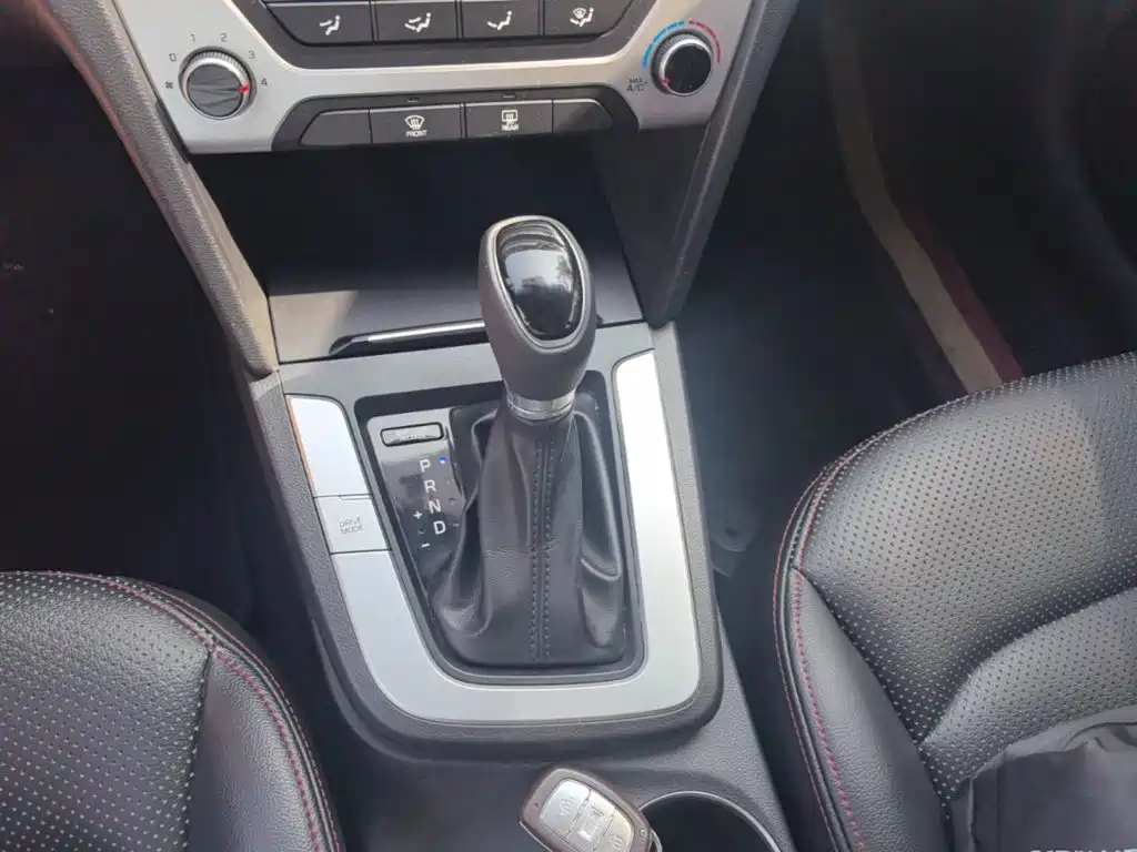 Hyundai Elantra — миниатюра 14
